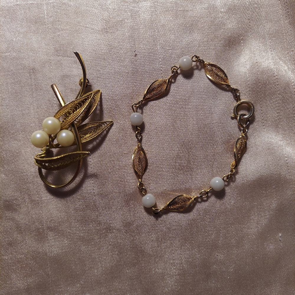 Vintage brooch and 7" bracelet
